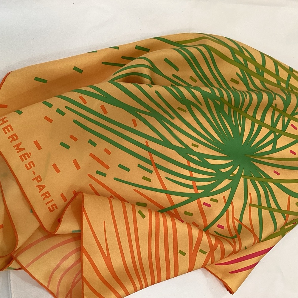 Plume D’ Etincelles Hermes’ 90 silk scarf